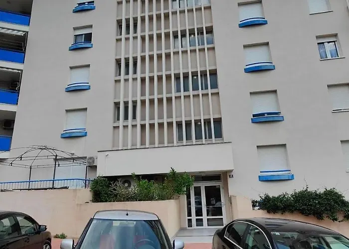 Znjan Park And Apartment *